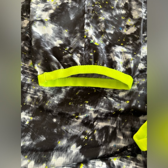 5/$10New Balance running jacket - Picture 5 of 7